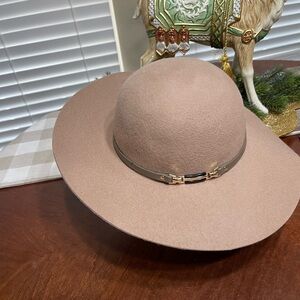 House Of Harlow 1960 100% Wool beige Floppy Hat Gold Buckle